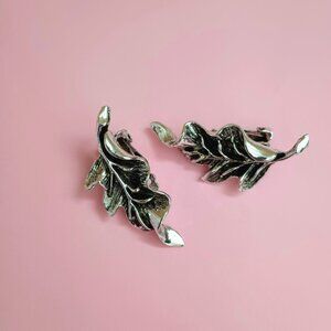 Tara Vintage Oak Leaf Earrings Large Rustic Silver Tone Clip on Jewelry